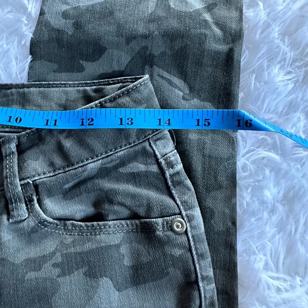 SO Girls Jeans Camo distressed holes Skinny Jeans Size 14 Green Denim like new